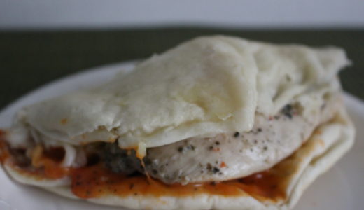 【ジャンキーなのに低カロリー】SNS発の賢者メシ「ピザサンド×サラチキ」を作ってみたのでレビューする